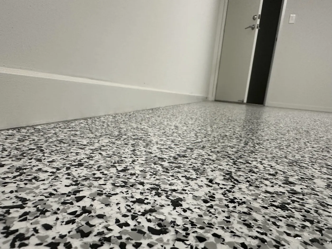Close-up of epoxy flake finish
